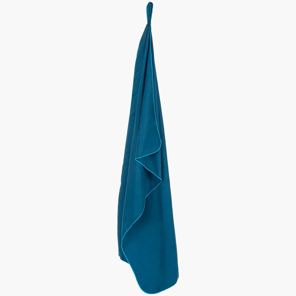 Highlander Compact Soft Microfibre Large Travel Towel With Stuffsack - Borderland Muff