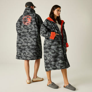 Regatta Adult Waterproof Changing Robe | Warm & Windproof - Borderland Muff