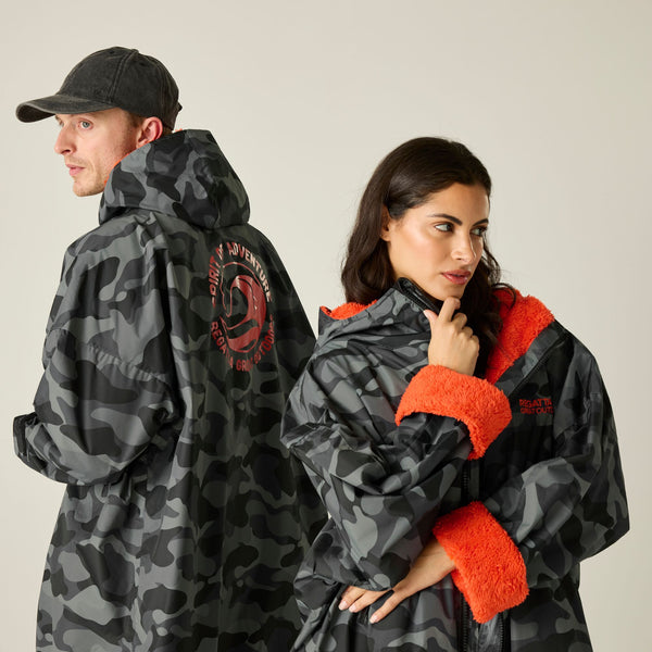 Regatta Adult Waterproof Changing Robe | Warm & Windproof - Borderland Muff