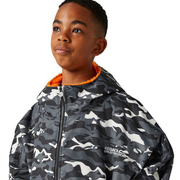 Regatta Junior Waterproof Changing Robe | Warm & Windproof - Borderland Muff
