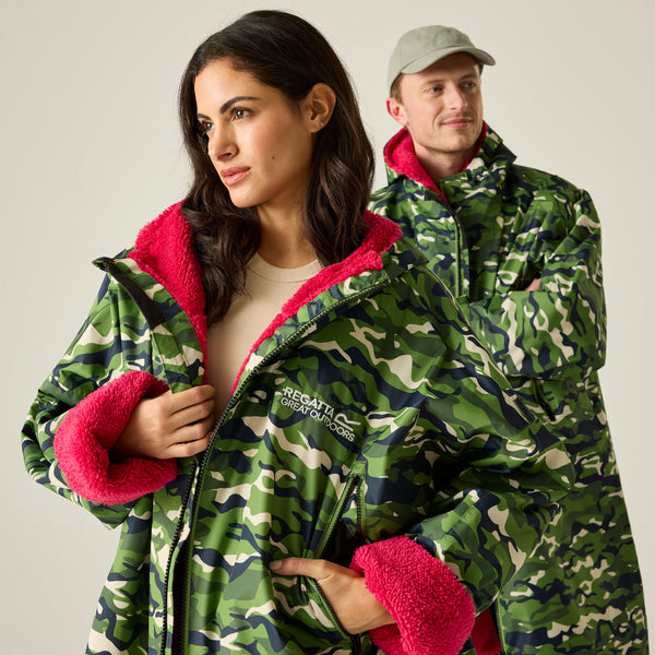 Regatta Adult Waterproof Changing Robe | Warm & Windproof - Borderland Muff