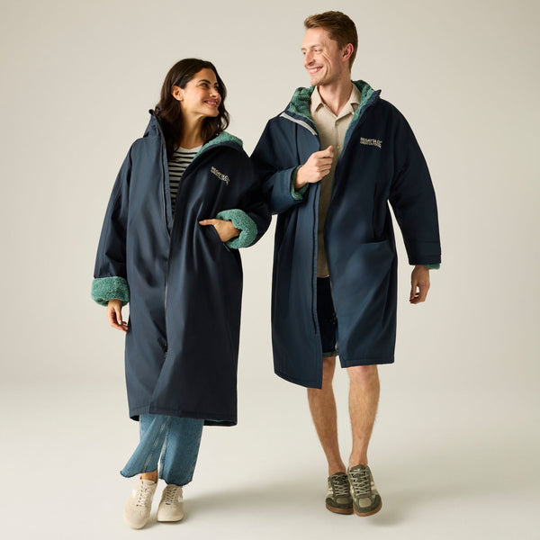 Regatta Adult Waterproof Changing Robe | Warm & Windproof - Borderland Muff