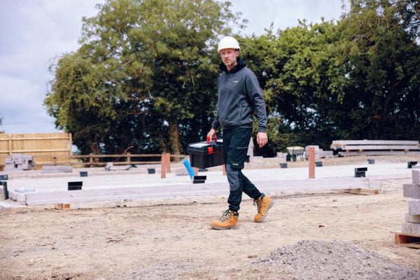 Apache Watson black work joggers for tradesmen with tapered fit and cargo storage