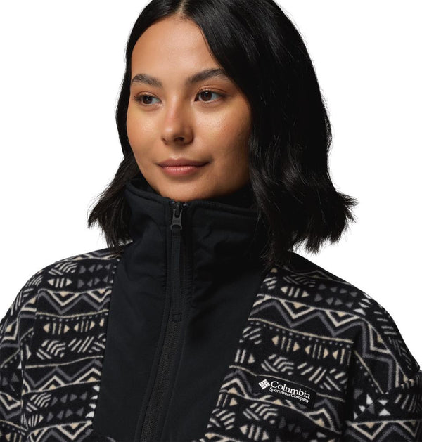 Columbia women's sequoia grove half zip black neck detail