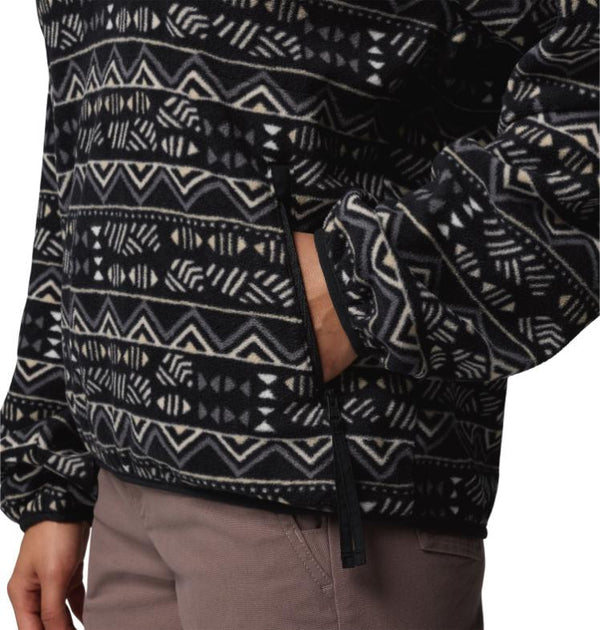 Columbia women's sequoia grove half zip black pocket detail