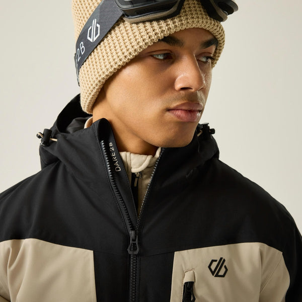Dare2b Eagle IV Men's Ski Jacket in Pepper – Model wearing Pepper ski jacket showing high collar and front zip
