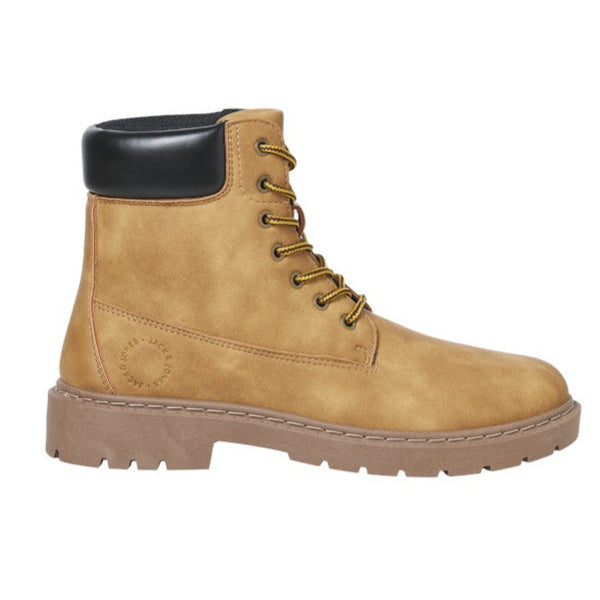 Jack & Jones JFWAINSWORTH PU Boot Honey Faux Leather for Men in side profile - Borderland Muff
