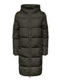 Women’s PIECES long padded winter coat in Forest Green