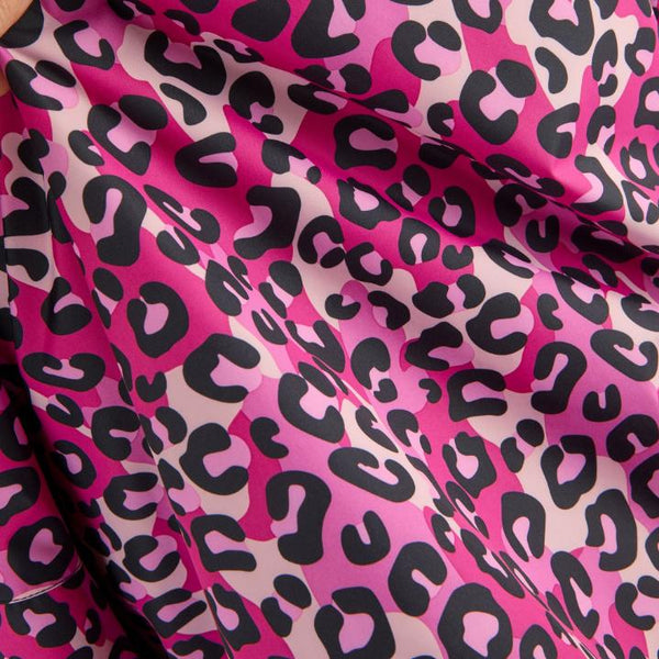 Regatta Junior Waterproof Changing Robe | Warm & Windproof - Borderland Muff