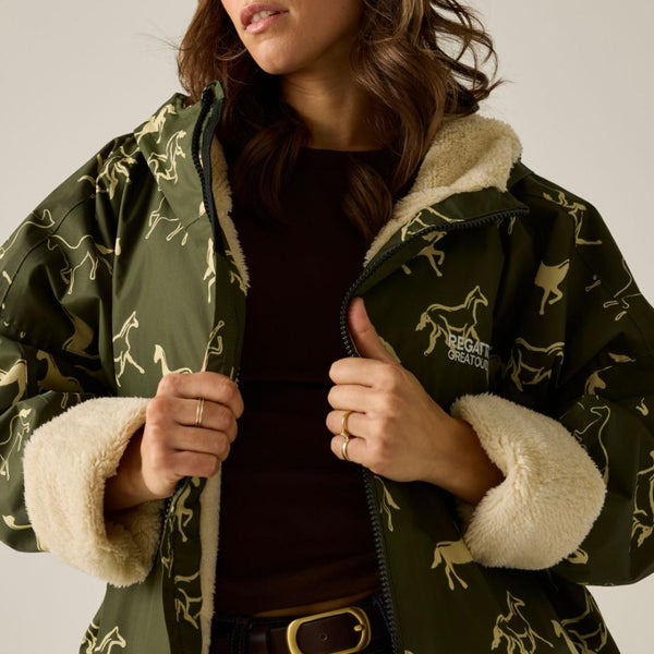 Regatta Adult Waterproof Changing Robe | Warm & Windproof - Borderland Muff